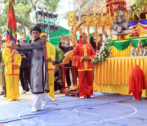 Vho- Sáng 18.2.2019, (ngày 14 Tháng Giêng Năm Kỷ Hợi), Tại Khu Di Tích Quốc Gia Đền - Chùa Hòa Liễu, Xã Thuận Thiên, Huyện Kiến Thụy, Tp Hải Phòng Diễn Ra Lễ Hội Minh Thề. Đây Là Lễ Hội Độc Đáo, Tái Dựng Các Nghi Lễ: Quan Thề Không Tham Nhũng Của Công, Dân Thề Sống Trung Thực Thẳng Thắn.