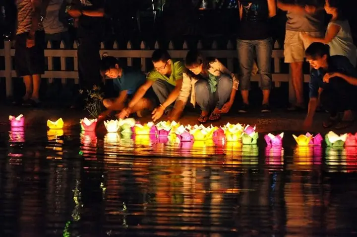 Ngày 1: Khám Phá Bán Đảo Sơn Trà Và Phố Cổ Hội An Ngày 1: Khám Phá Bán Đảo Sơn Trà Và Phố Cổ Hội An