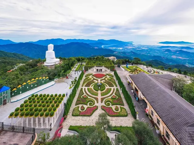 Ngày 3: Trải Nghiệm Tại Bà Nà Hills Ngày 3: Trải Nghiệm Tại Bà Nà Hills