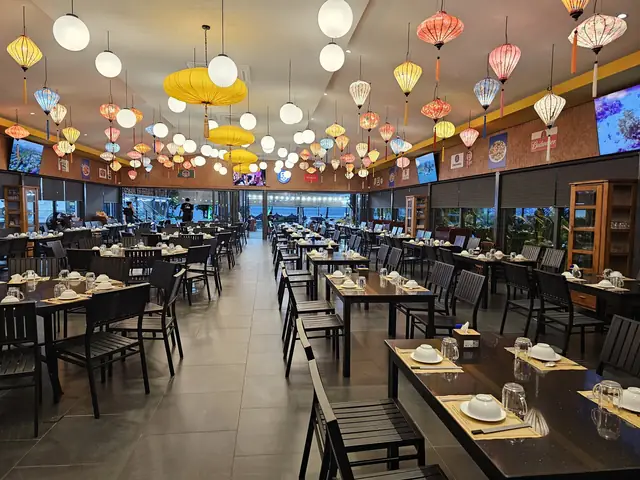 Không Gian Nhà Hàng Cua Đỏ