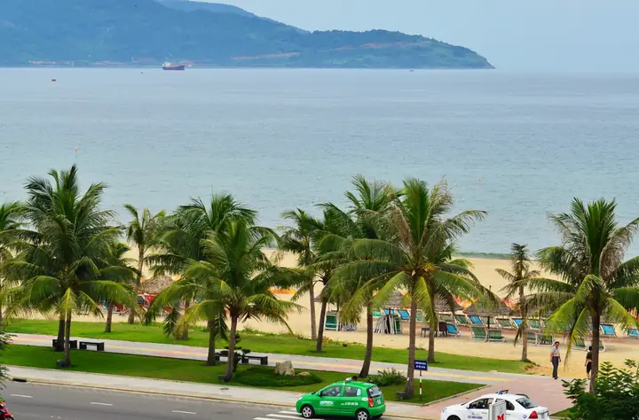 Nhà Hàng Hải Sản Gần Biển