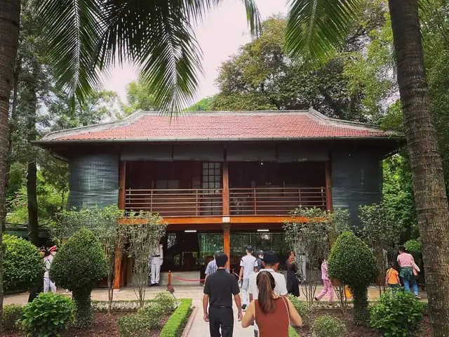 Khung Thời Gian Thăm Nhà Sàn Bác Hồ