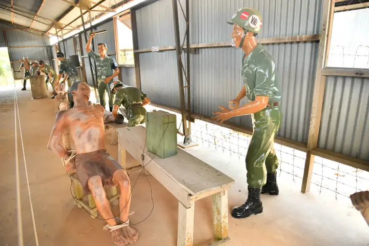 Nhà Tù Phú Quốc - 50 Năm Hồi Ức Địa Ngục Trần Gian - Ảnh 5.