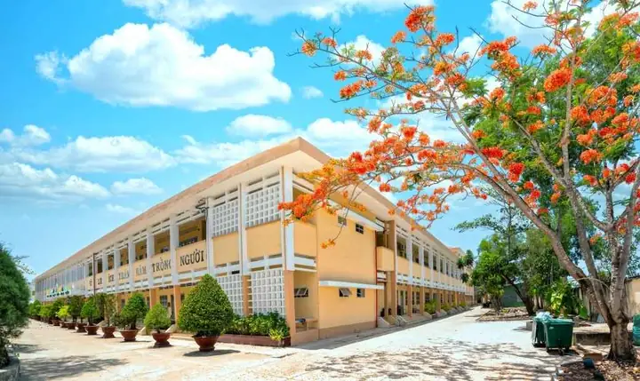 Những Nụ Cười Trở Lại