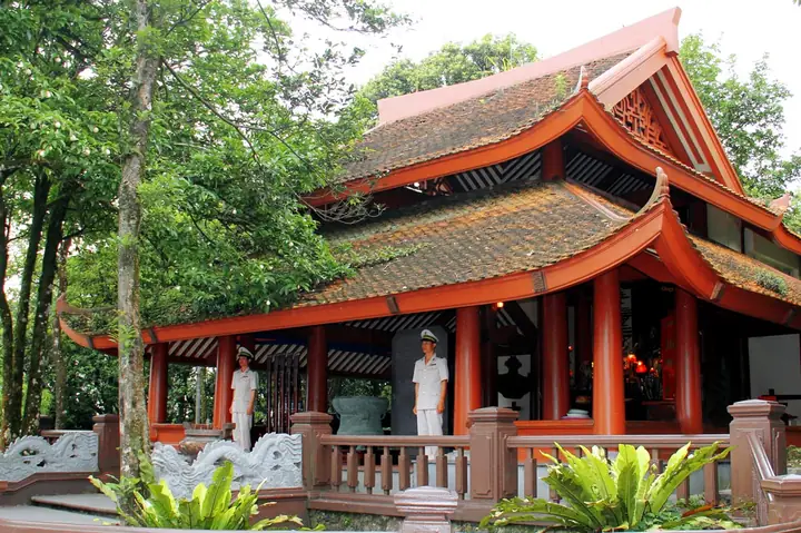 Đền Thờ Bác Hồ Trên Đỉnh Ba Vì – Vườn Quốc Gia Ba Vì Đền Thờ Bác Hồ Trên Đỉnh Ba Vì – Vườn Quốc Gia Ba Vì