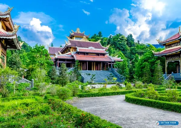 Thiền Viện Trúc Lâm Bạch Mã | Vẻ Đẹp Mê Hồn Tựa Như Chốn Bồng ...