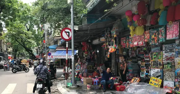 Phố Đồ Chơi Ở Hà Nội Đìu Hiu Dịp 1/6, Hàng Trung Quốc Áp Đảo | Báo ...