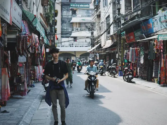 Chụp Ảnh Ở Phố Đinh Liệt Chụp Ảnh Ở Phố Đinh Liệt