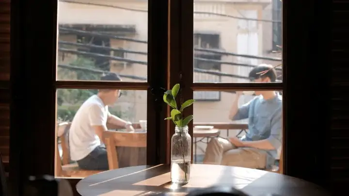 Cafe Sáng Sớm Ở Ban Công Số 2 Đinh Liệt Cafe Sáng Sớm Ở Ban Công Số 2 Đinh Liệt