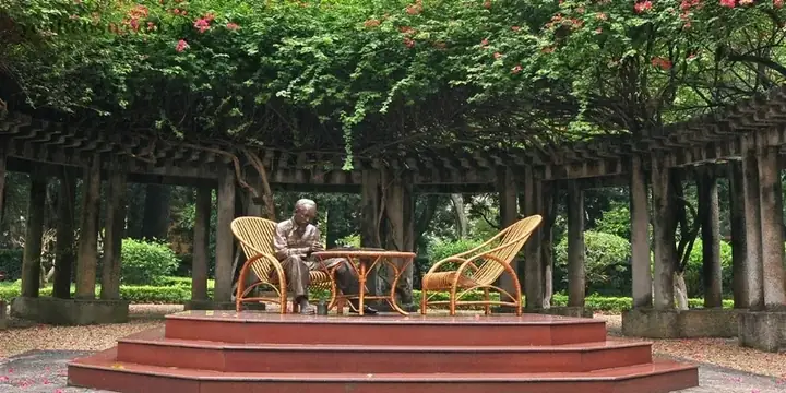 Các Hoạt Động Thú Vị Tại Khu Di Tích Phủ Chủ Tịch