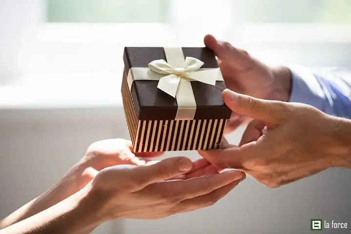 29+ Gợi Ý Quà Tặng Chia Tay Đồng Nghiệp Chân Thành Và Ý Nghĩa