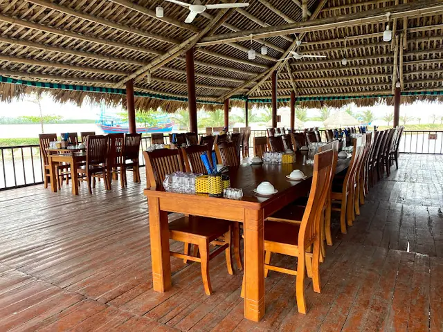 10. Nhà Hàng Tuấn Vũ – Chuyên Hải Sản
