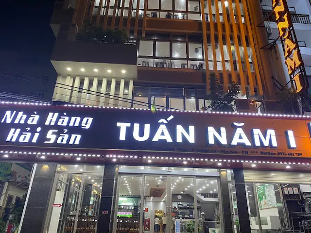 12. Nhà Hàng Tuấn Năm – Chuyên Hải Sản
