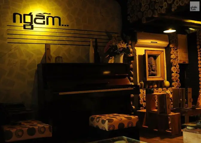 10. Ngẫm Cafe