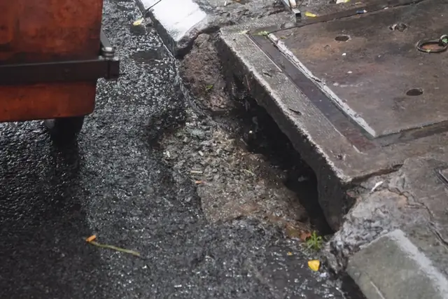 Large Drains Become Trash Traps During Rainy Season In Ho Chi Minh City- Ảnh 3.