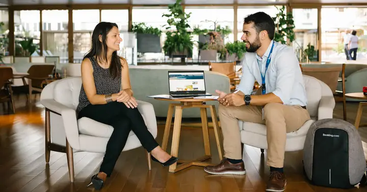 Làm Sao Để Liên Hệ Với Chúng Tôi? | Booking.com For Partners