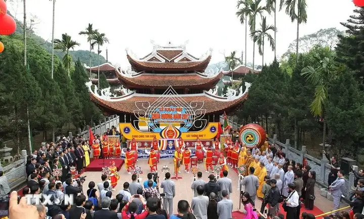11. Du Xuân Các Địa Điểm Gần Hà Nội