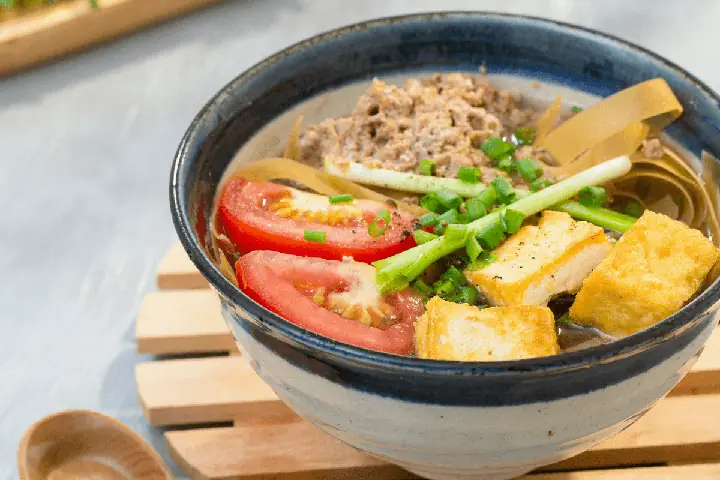 Savor Hai Phong’s Local Food & Seafood