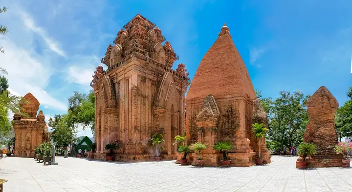 Tham Quan Tháp Bà Ponagar Tham Quan Tháp Bà Ponagar