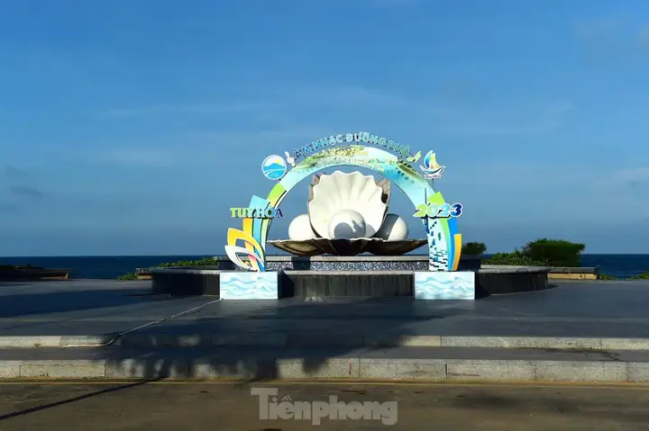 Quảng Trường 1/4 Và Công Viên Ven Biển Phú Yên: Nơi Bình Yên Trong Từng Khoảnh Khắc