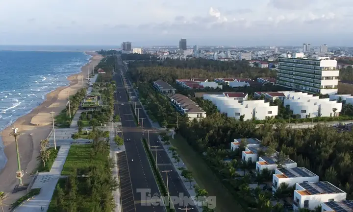 Quảng Trường 1/4 Và Công Viên Ven Biển Phú Yên: Nơi Bình Yên Trong Từng Khoảnh Khắc