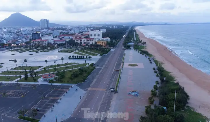 Quảng Trường 1/4 Và Công Viên Ven Biển Phú Yên: Nơi Bình Yên Trong Từng Khoảnh Khắc