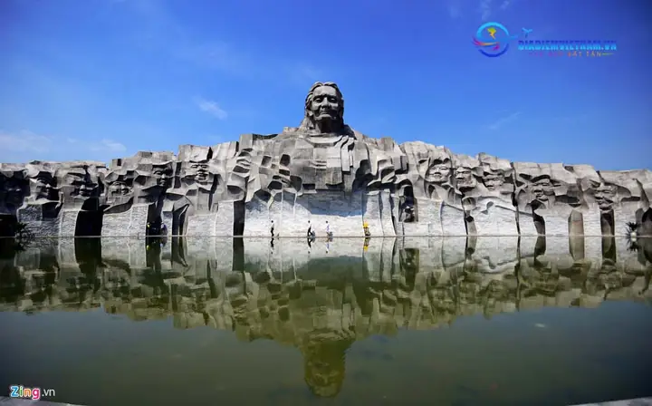 Tượng Đài Mẹ Thứ