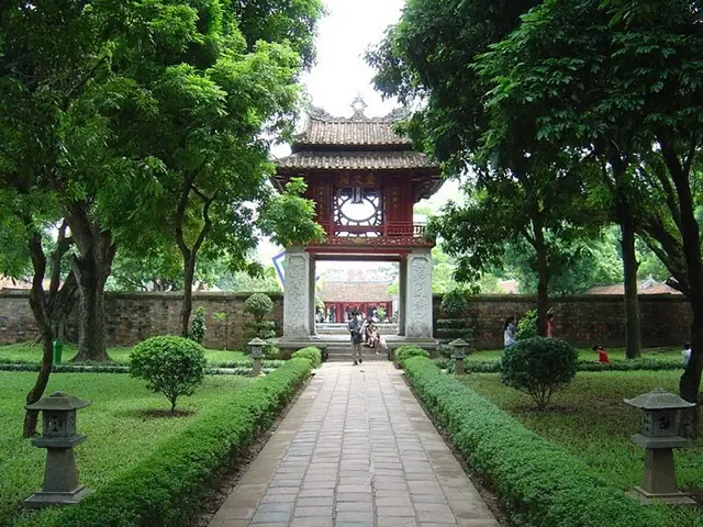 Văn Miếu Tiếng Anh Là Gì
