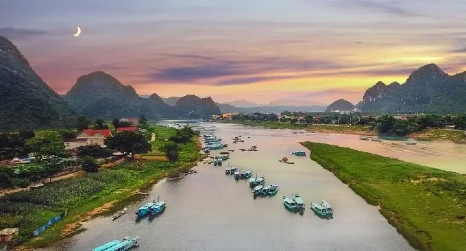 Đi Thuyền Trên Sông Son