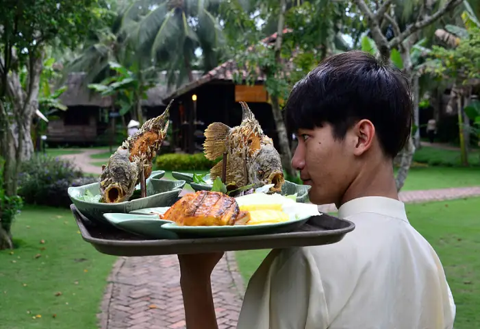 Enjoy Local Cuisine Enjoy Local Cuisine