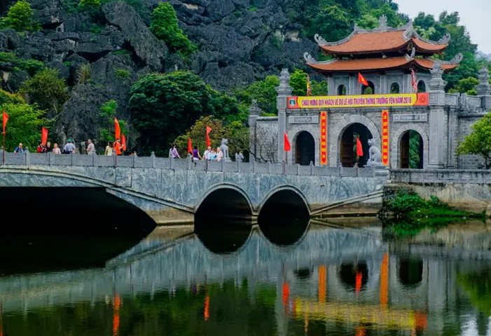 Walk Around Hoa Lu Ancient Town Walk Around Hoa Lu Ancient Town