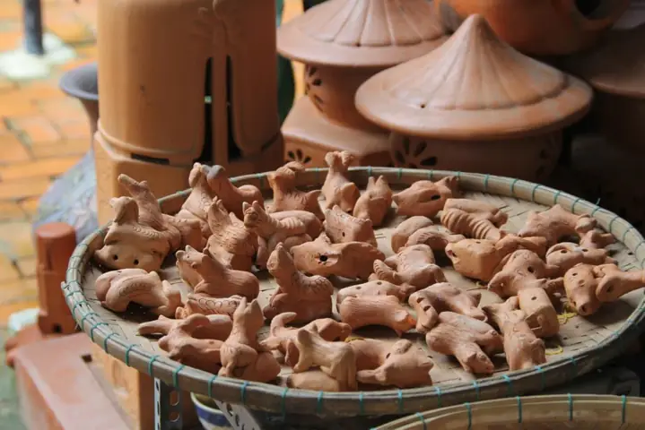 What To Buy In Hoi An8 - What To Buy In Hoi An: Leather, Crafts, And Local Treasures What To Buy In Hoi An8 - What To Buy In Hoi An: Leather, Crafts, And Local Treasures
